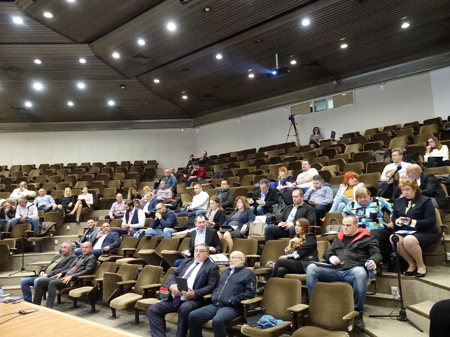 Решено: Автобуси по пет линии във Варна ще возят до по-късно през лятото